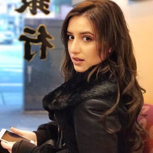 Meet your Posher, Simone